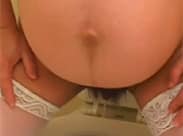 Schwangere Schlampe auf Toilette