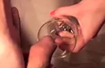 Urin trinkt man aus dem Glas